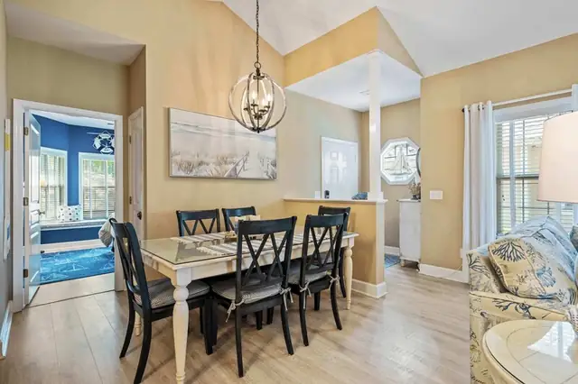 Dining area at The Links 4B